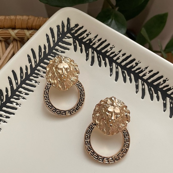 Vintage Jewelry - Old Hollywood Glam Lion Head Vintage Gold Earrings